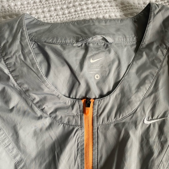 Nike Women’s sporty windbreaker zip-up jacket size small - Picture 3 of 9
